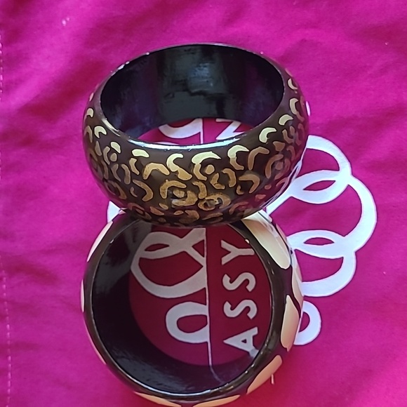 Sassy Jones Kassie wooden Bangles Giraffee - Picture 5 of 6